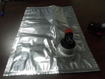 बॉक्स पैकेजिंग में सुरक्षा खाद्य ग्रेड शराब बैग तितली वाल्व / पानी की कल के साथ अनुकूलित बिब बैग